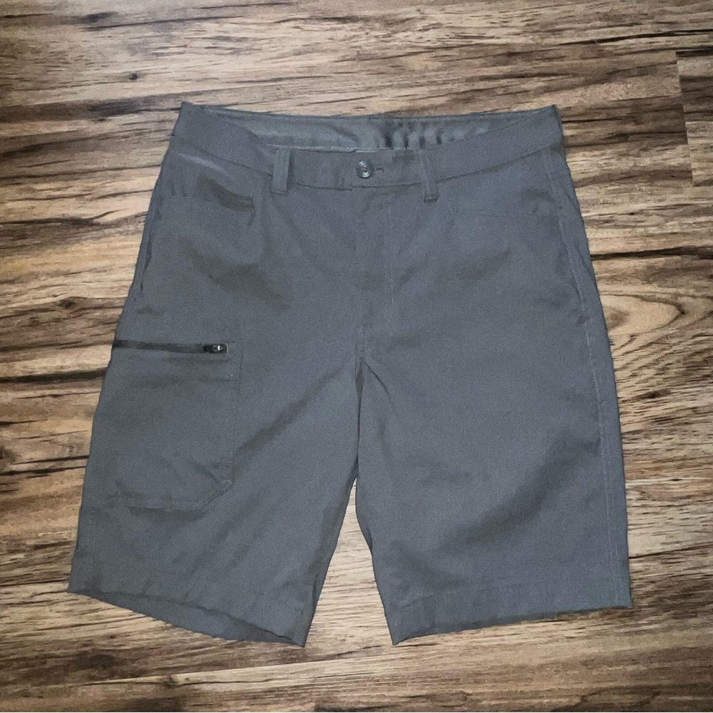 Eddie Bauer - Lightweight Men's Gray Cargo Shorts